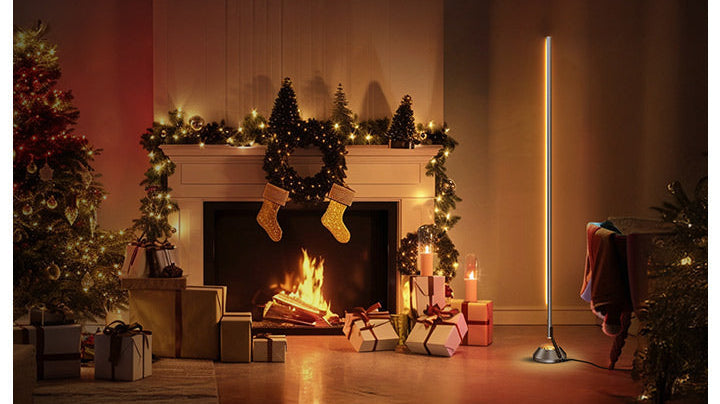 This floor lamp can create a festive Christmas atmosphere.