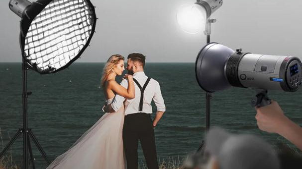 NEEWER Q300 300Ws 2.4G Outdoor Strobe Flash